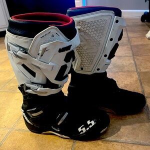 Leatt 5.5 Moto Boots- Men’s size 7
